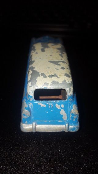TOOTSIETOY CHICAGO COUNTRY SEDAN STATION WAGON BLUE WITH WHITE ROOF VINTAGE TOY 3