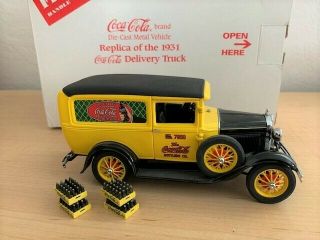 Danbury 1:24 Coca Cola Beverage 1927 Delivery Truck 36 Crates,  Box & Title