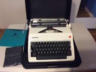 Vintage Olympia Sm - 9 Deluxe Deluxe Portable Typewriter With Case - West Germany