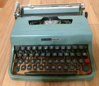 Olivetti Lettera 32 - Vintage Mechanical Typewriter - Fully Functional