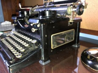 Royal Model 10 Typewriter With Rubber Feet 2