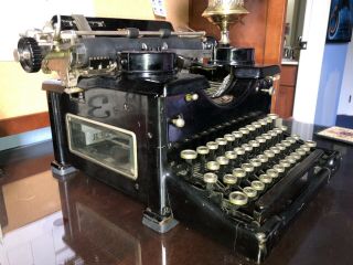 Royal Model 10 Typewriter With Rubber Feet 3