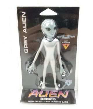 1996 Shadowbox Grey Alien 4.  5 " Figure W/collectible Trading Card Nib