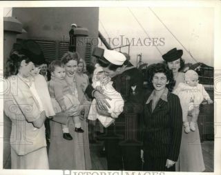1944 Press Photo Army Officer War Brides And Kids,  San Francisco,  California