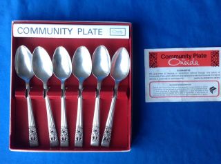 Boxed Set Of 6 Oneida Community Silverplate Hampton Court Pattern Teaspoons