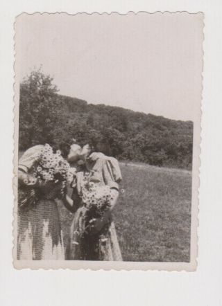 Two Lady Woman Kissing Deep Kiss In Park Lesbian Int.  Vintage Orig Photo /58940