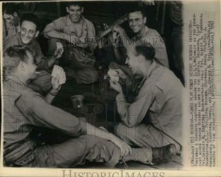 1943 Press Photo Soldiers Playing Poker Aboard Uss Mccawley,  World War Ii