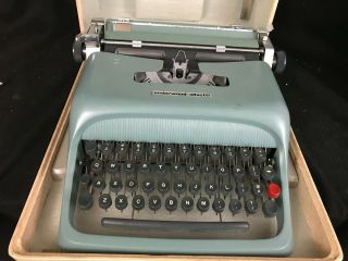 Underwood Olivetti Studio 44 Portable Typewriter In Case Gray/blue