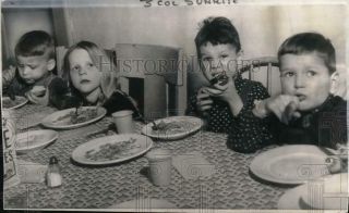 1949 Press Photo German War Orphans Having First American Meal,  York
