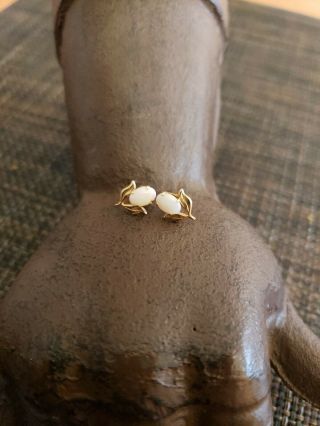 Vintage 14k Yellow Gold Opals Flower Earrings Pierced 14k Gold
