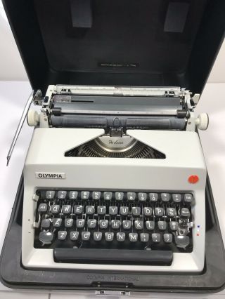 1970 Olympia Sm9 Deluxe Typewriter With Case