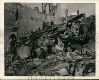 1950 Press Photo Aftermath Of World War Ii On Berlin,  Germany - Pim02284