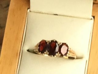 A Vintage 9ct Gold and 3 - Stone Garnet Ring,  1987 - Size Q 2