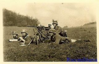 DEADLY Wehrmacht Crew w/ Foliage on Stahlhelms w/ MG - 34 Machine Gun 2