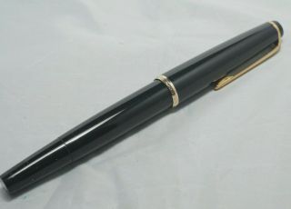 Montblanc Vintage Black & Gold Fountain Pen With 585 14k Nib 32