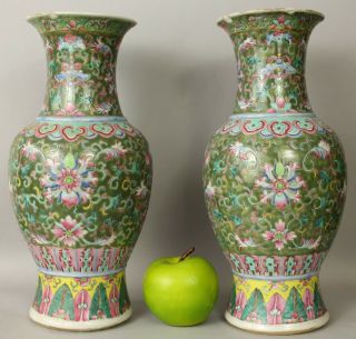 A Large 29.  5cm Chinese Green Ground Baluster Vases With Bats 19thc Qing