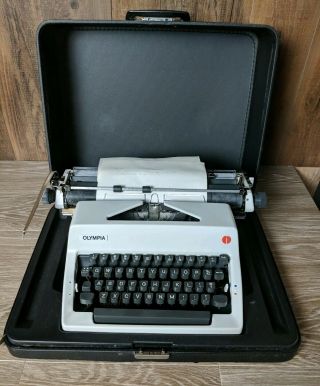 1970 Olympia Sm9 Deluxe Typewriter With Case