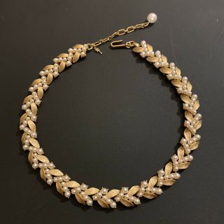 Vintage Crown Trifari Brushed Gold Tone Faux Pearl Leaf Link Necklace