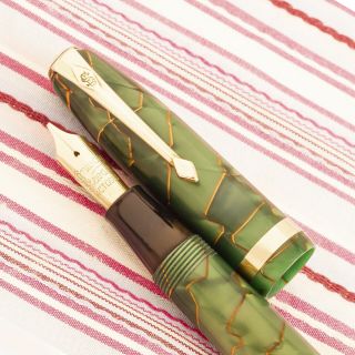 Vintage Conway Stewart 84 Green Jade Gold - Veined Pearl Marble Lever Fountain Pen