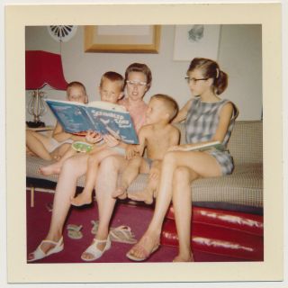 Cat Eye Glasses Mom Girl Boys Reading Dr Suess Book Vtg 60 