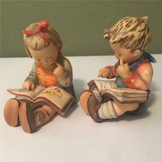 2 Hummel Goebel Figurines Boy And Girl " Bookworm " - Different Marks
