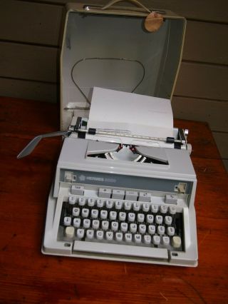 Hermes 3000 Portable Typewriter With Hard Case@1970 