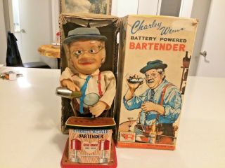 Vintage Japanese Battery Operated Tin Toy Charley Weaver Bartender Japan T.  N