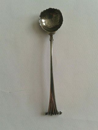A Sterling Silver Salt Spoon By Charles Stewart Harris,  London 1884 - 7 Gm