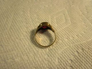 LOVELY,  Vintage 10K Solid Yellow Gold Ring With Red Stone SIZE 10 3