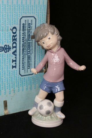 Lladro Spain Figurine 5135 Billy Foot - Ball W/ Box Billy Boy Play Soccer