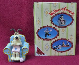 Boxed Vivid Imaginations Wallace Gromit " Gromit Knitting " Figure