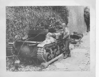Wwii Summer 1944 Us Army 35th Evac Hosp France Photo Gi & German Small Tank