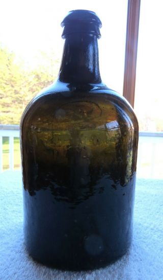 Late 17th / Early 18th Century Squat Black Glass Fat Body Rum Or Porter -