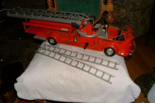 VINTAGE 1950 ' s DOEPKE MODEL TOYS AERIAL LADDER FIRE TRUCK w/ SIREN 2