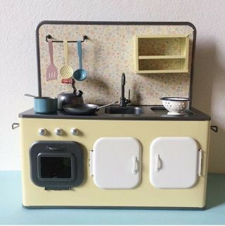 Miniature Kitchen Yellow Metal Cupboard Sink B - day Xmas Gift 3