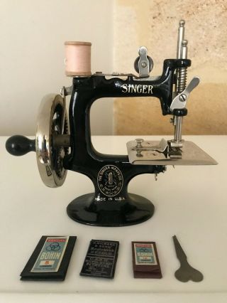 Magnificent Antique Toy Sewing Machine Singer Model N°20 1920 Top