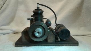 Vintage Single Cylinder Gas Engine Scale Model