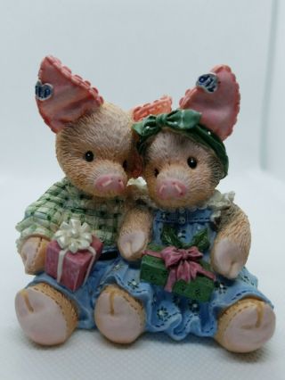 This Little Piggy Figurine Enesco 145858 " Merry Kisses And Hogs " 1995