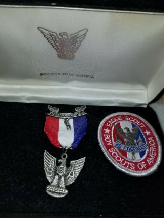 Eagle/Boy Scout Award Kit Pin and patch (missing the 2 pins) in velvet case 3