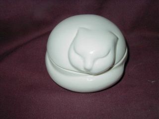 Vtg.  Tiffany Sleeping Cat Trinket Box - White