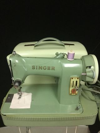 Vintage Singer 185j Sewing Machine -
