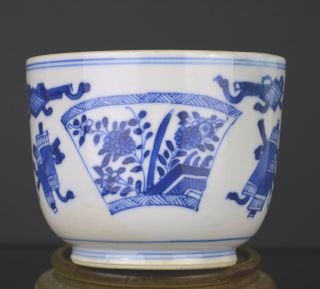 A CHINESE KANGXI PERIOD SMALL BLUE & WHITE BOWL WITH PRECIOUS OBJECTS 3