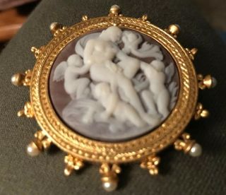 Vintage Signed Smithsonian Avon Cameo Brooch Pin Gold Tone Angels