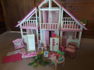 1978 Mattel Barbie Dream House Pink & White W/dollhouse Accessories.
