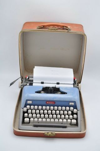 Vtg Blue Royal Futura 800 Portable Typewriter Case Key Retro Mid - Century Modern