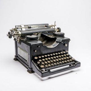 Vintage 1933 Royal Typewriter No.  10