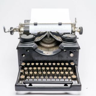 Vintage 1933 Royal Typewriter No.  10 2