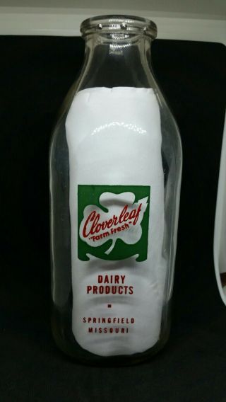 Sweet Vintage Cloverleaf " Farm Fresh " Springfield,  Missouri Quart Milk Bottle