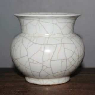 Chinese Old White Crackle Glaze Porcelain Pot