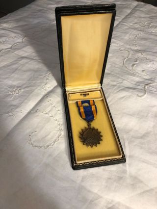, Full Size Wwii Us Air Medal With Wrap Brooch,  And Ribbon